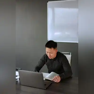 任洁